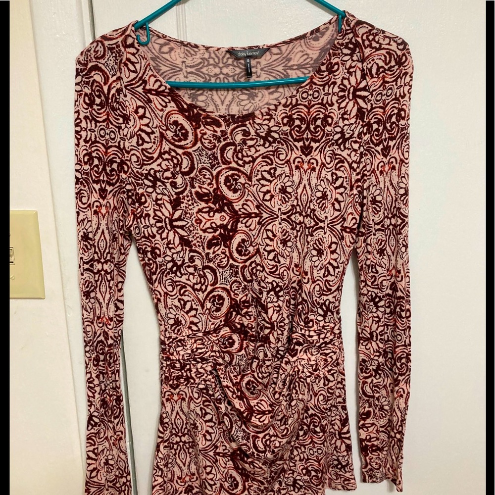 3/4 length sleeved cream and red top